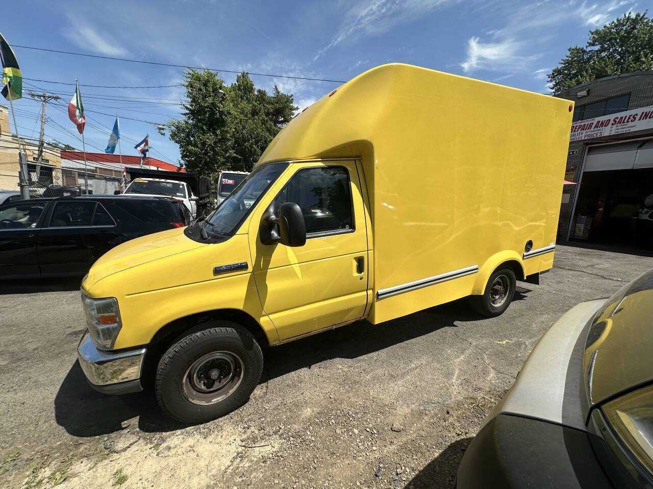 2010 FORD E-350