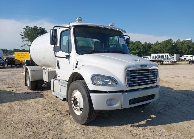 2004 FREIGHTLINER M2