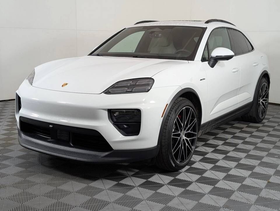 2025 PORSCHE Macan