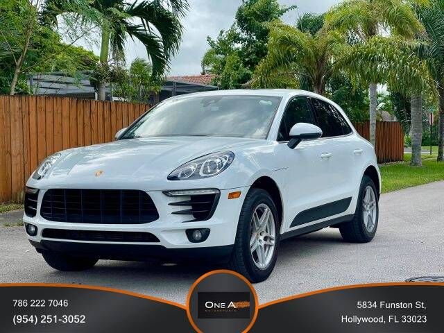 2017 PORSCHE Macan