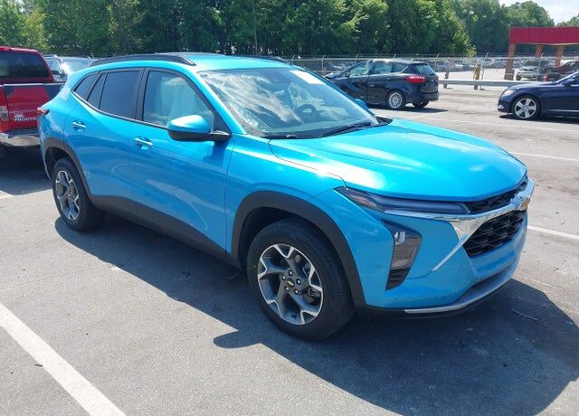 2025 CHEVROLET Trax