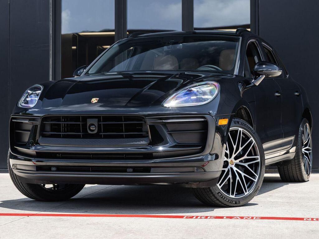 2026 PORSCHE Macan