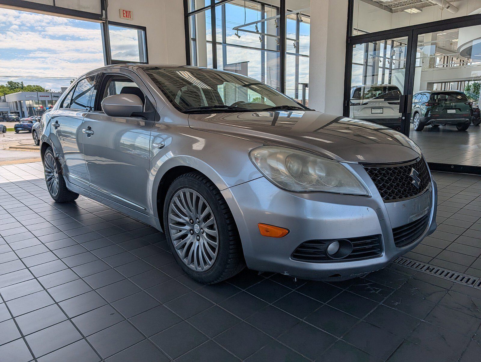 2010 SUZUKI Kizashi