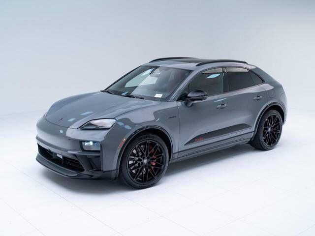 2026 PORSCHE Macan