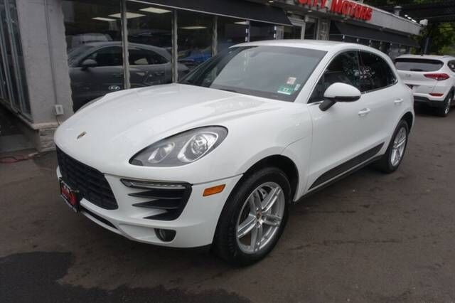 2016 PORSCHE Macan