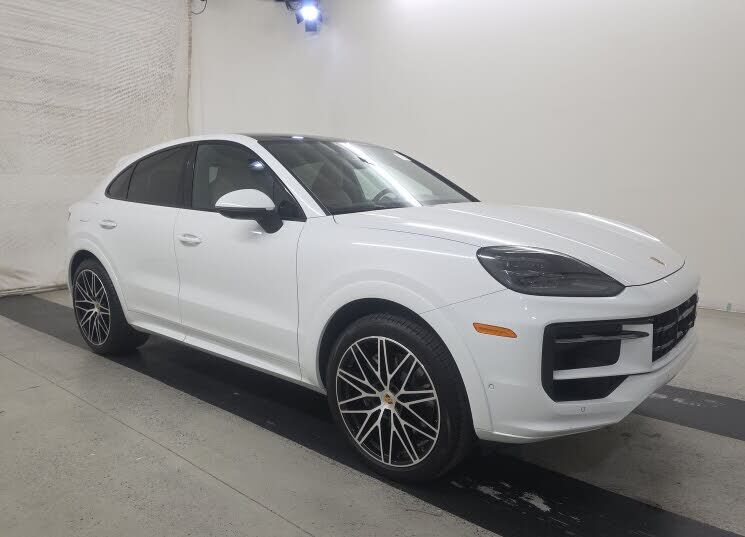 2024 PORSCHE Cayenne