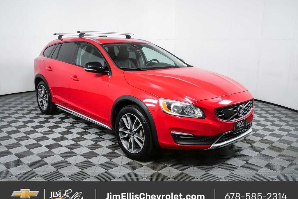 2017 VOLVO V60CC