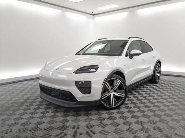 2025 PORSCHE Macan