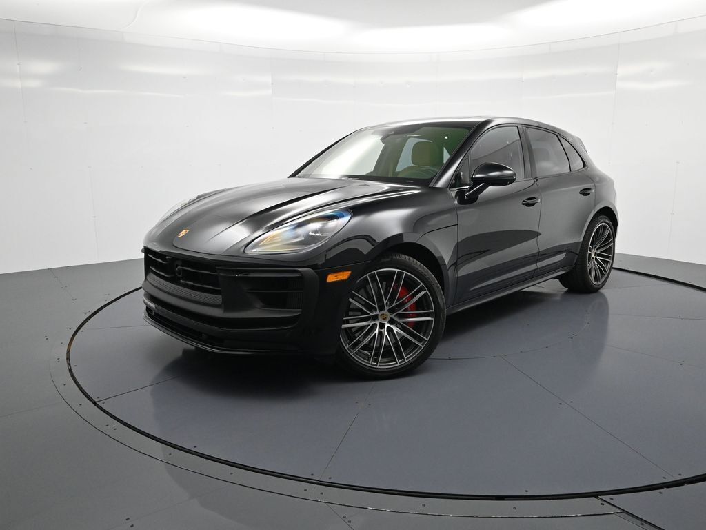 2026 PORSCHE Macan