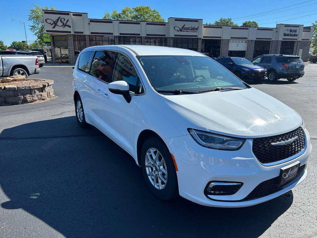 2023 CHRYSLER Pacifica