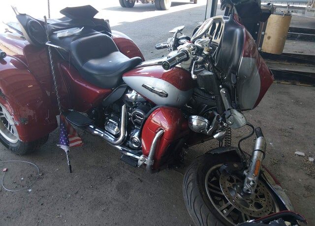 2019 HARLEY DAVIDSON FLHTCUTG / Tri Glide Ultra