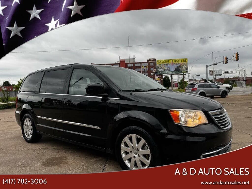 2016 CHRYSLER Town and Country