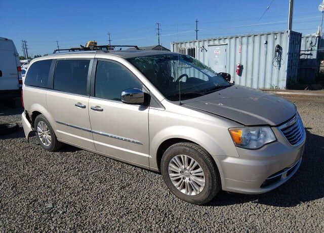 2012 CHRYSLER Town and Country