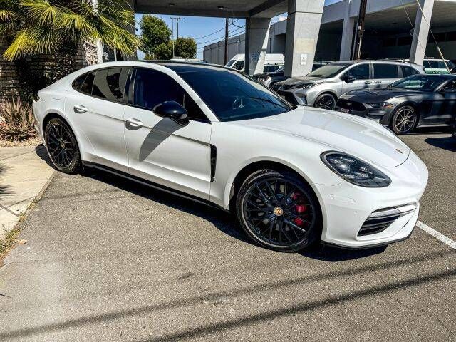 2017 PORSCHE Panamera