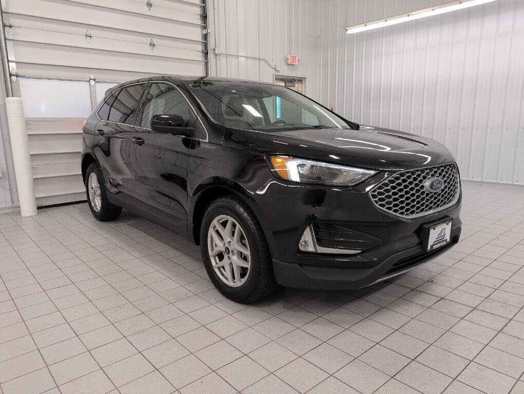 2023 FORD Edge