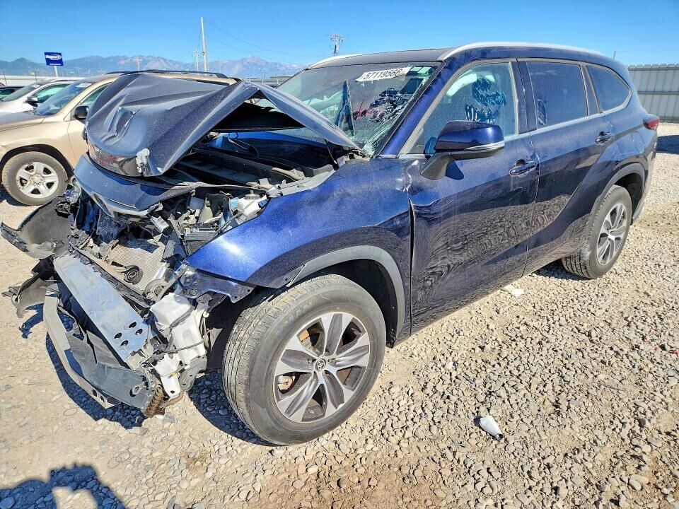 2022 TOYOTA Highlander