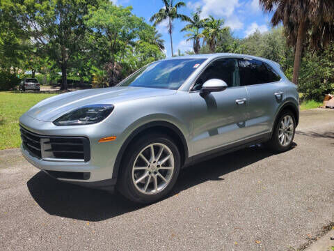 2024 PORSCHE Cayenne