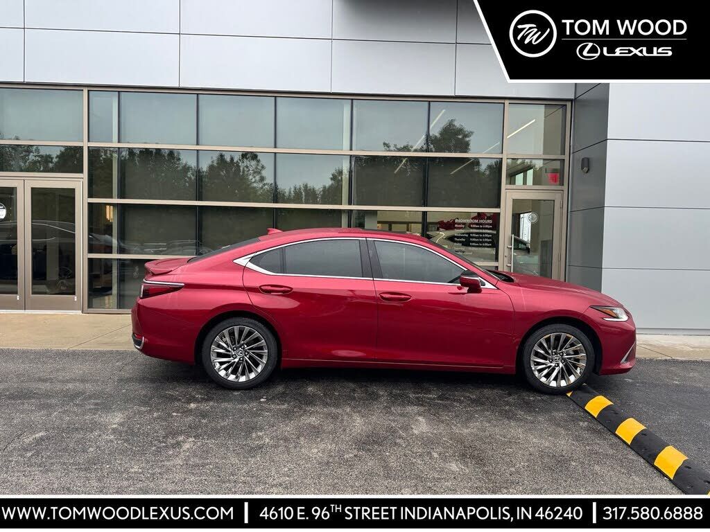 2025 LEXUS ES