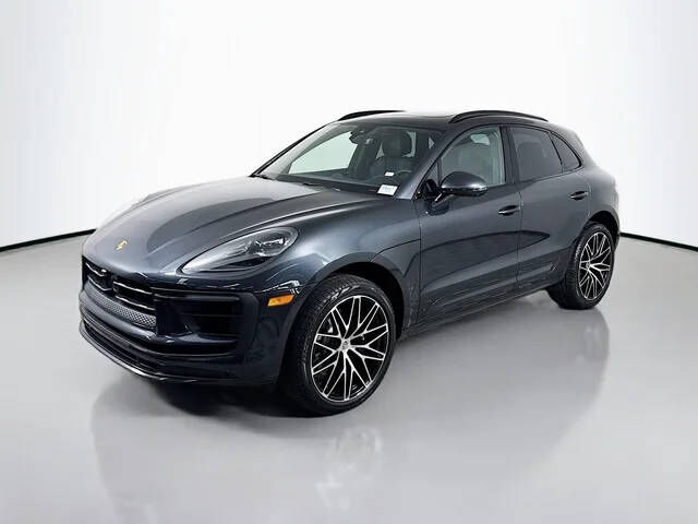 2026 PORSCHE Macan