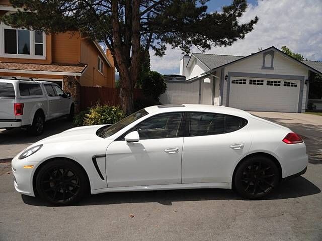 2016 PORSCHE Panamera