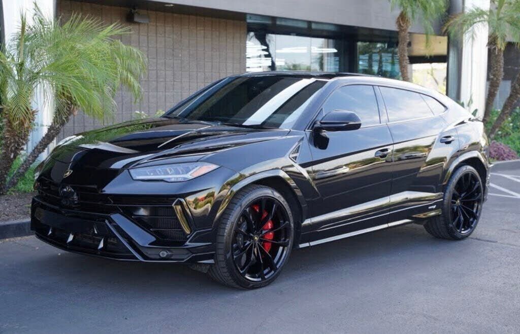 2024 LAMBORGHINI URUS