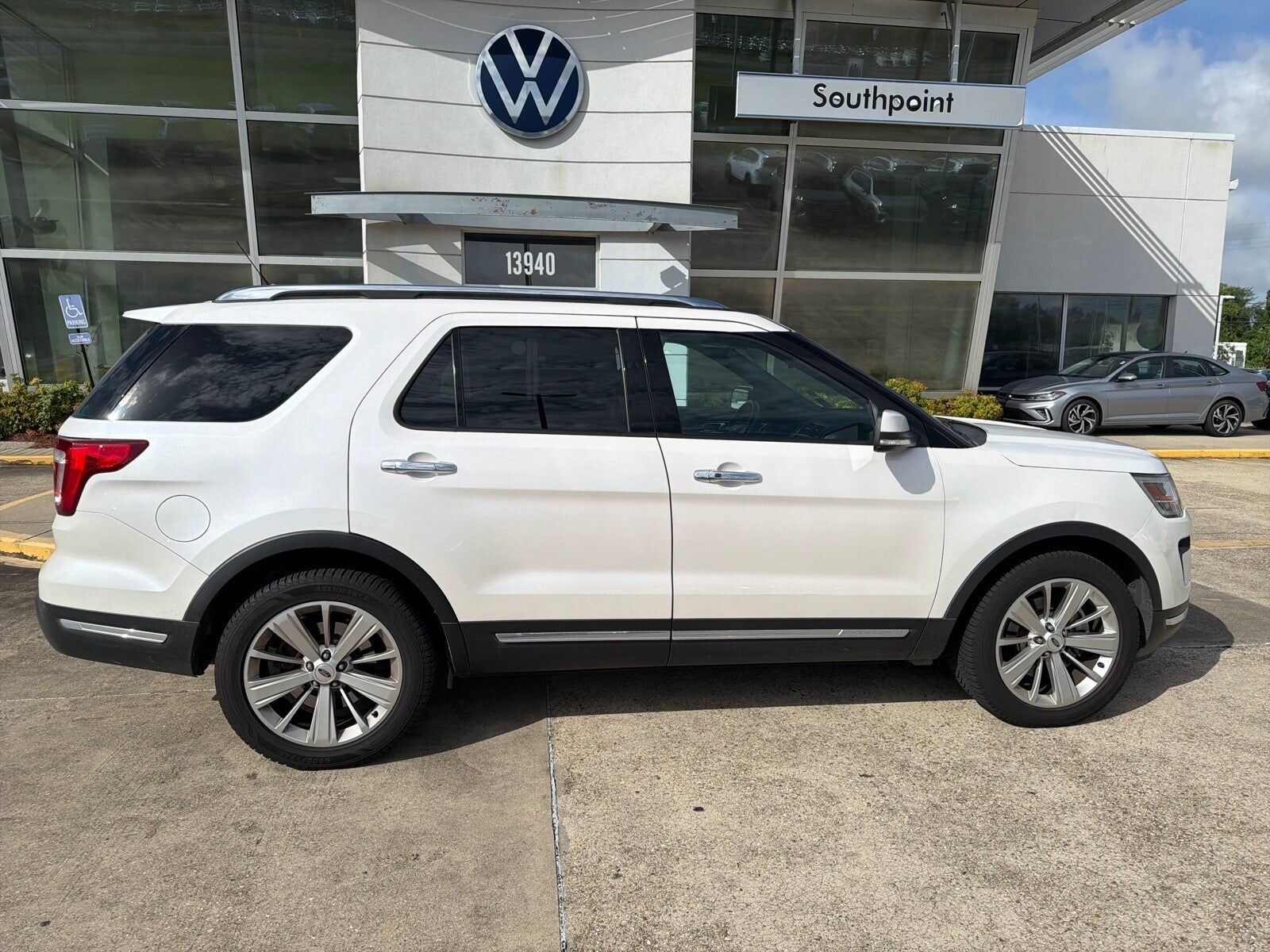 2018 FORD Explorer