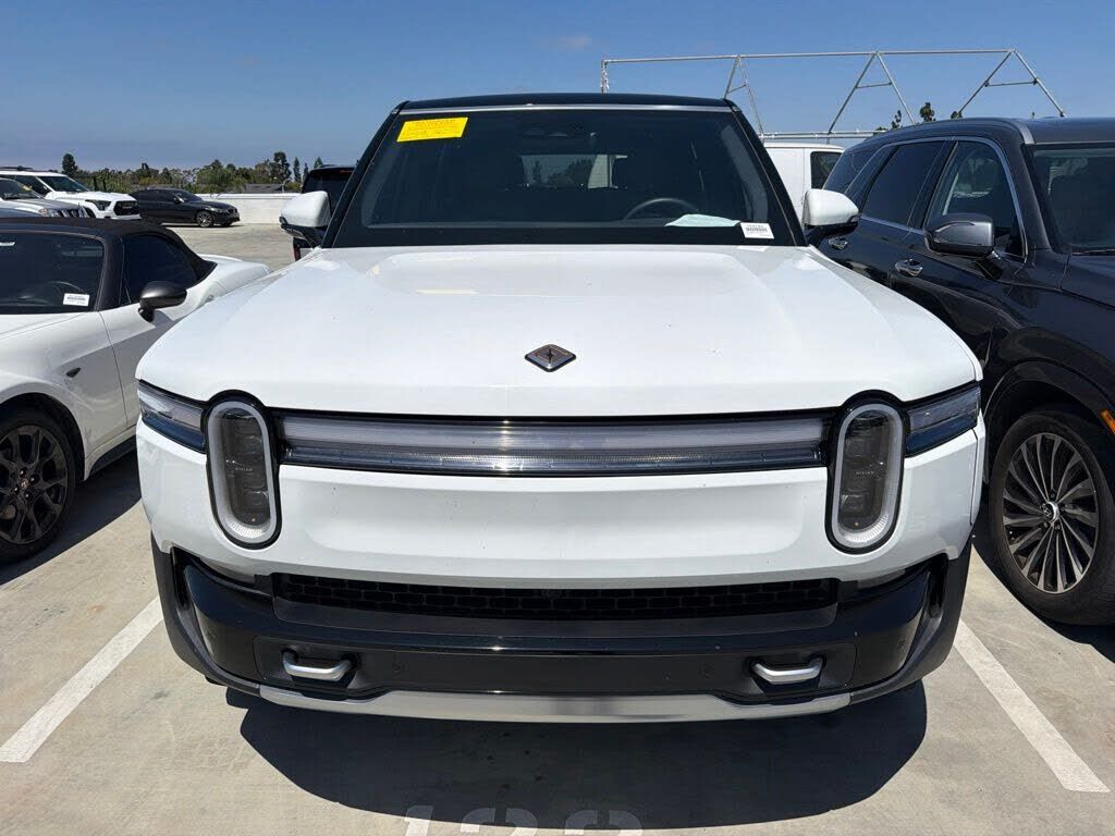 2025 RIVIAN R1S