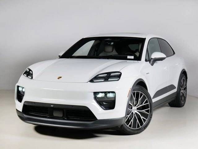 2026 PORSCHE Macan