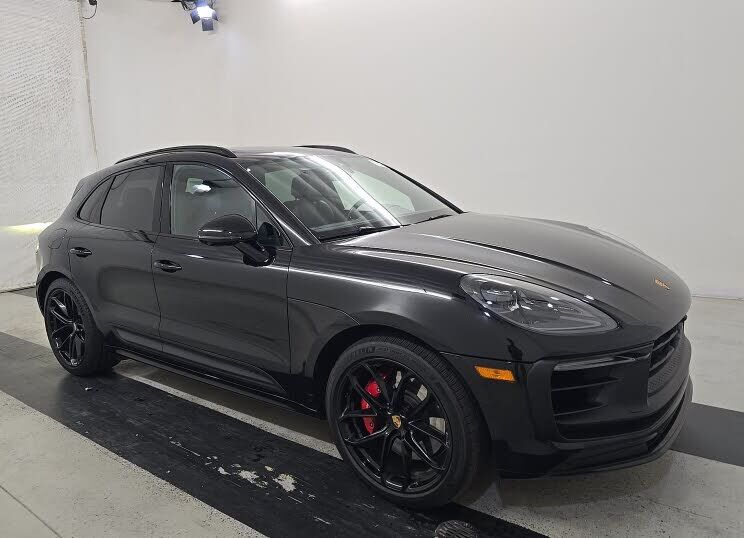 2024 PORSCHE Macan