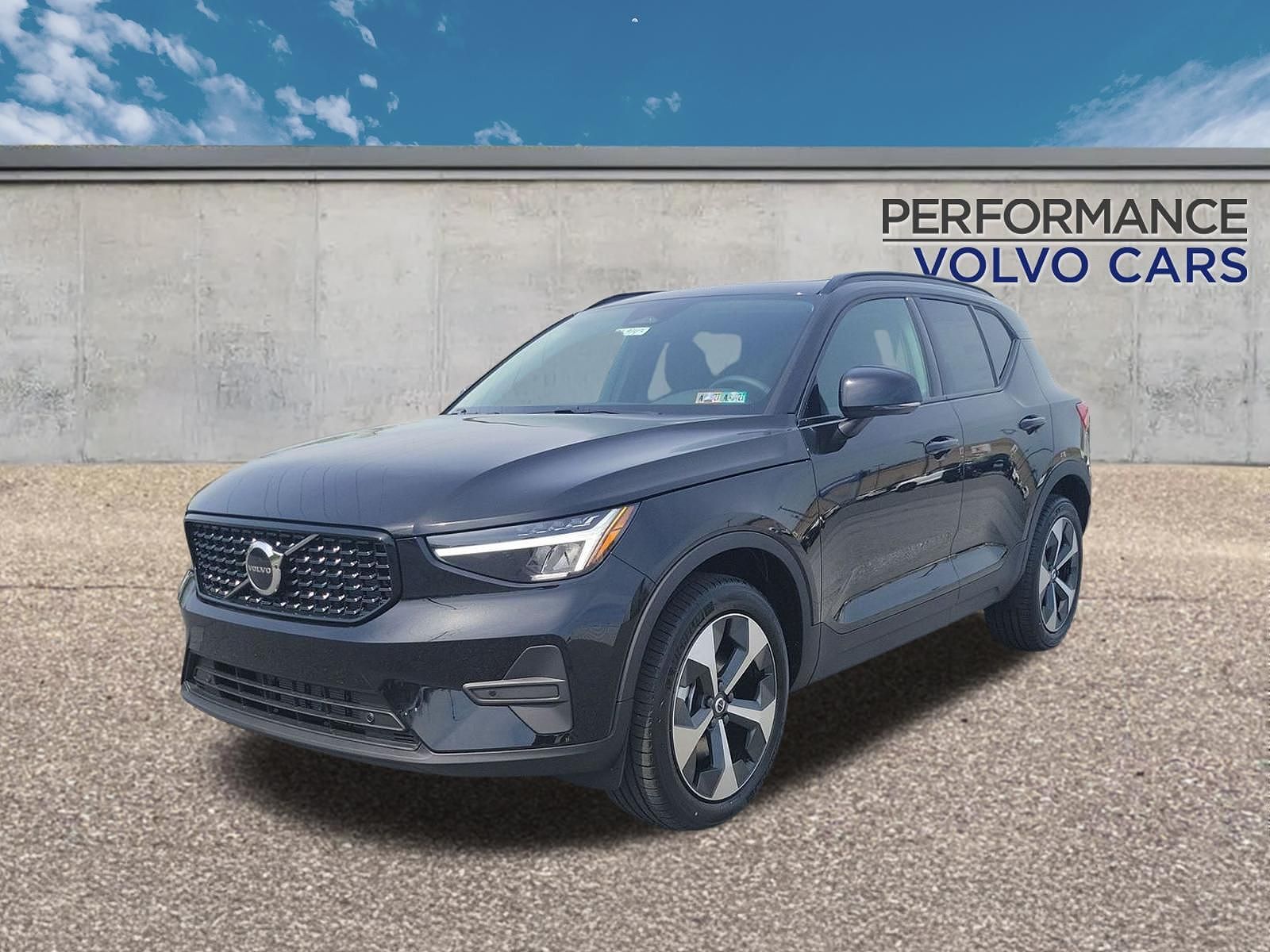 2026 VOLVO XC40