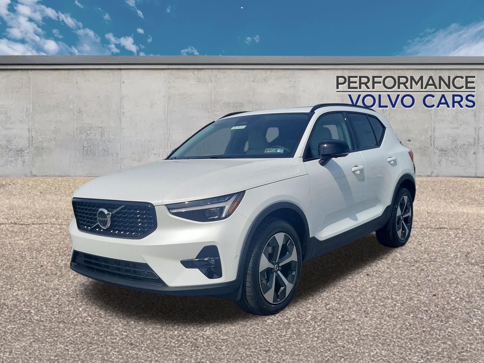 2026 VOLVO XC40