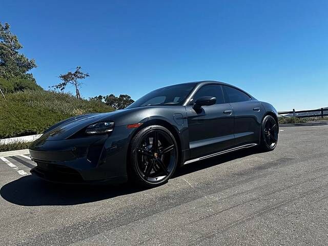 2023 PORSCHE Taycan