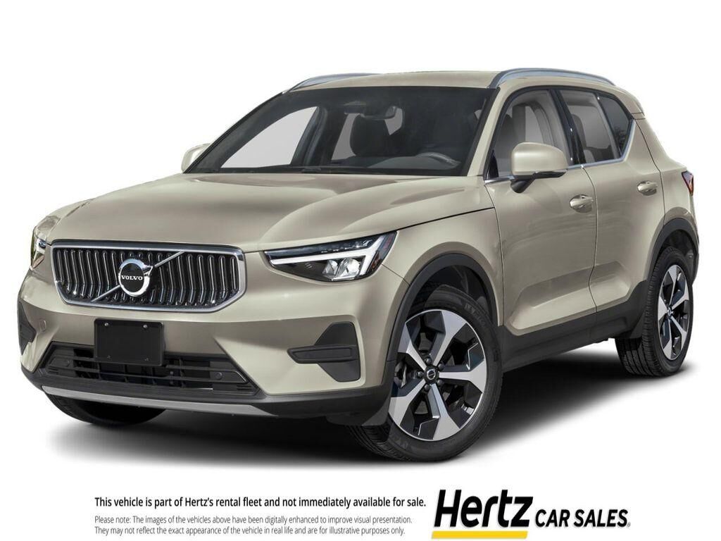 2024 VOLVO XC40
