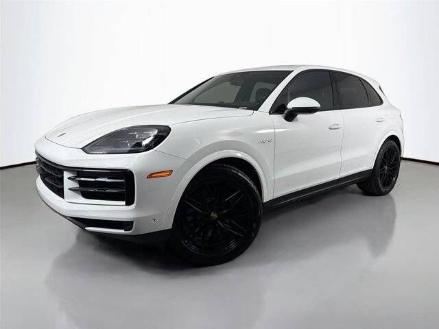 2025 PORSCHE Cayenne