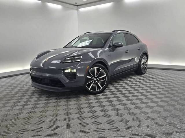 2025 PORSCHE Macan