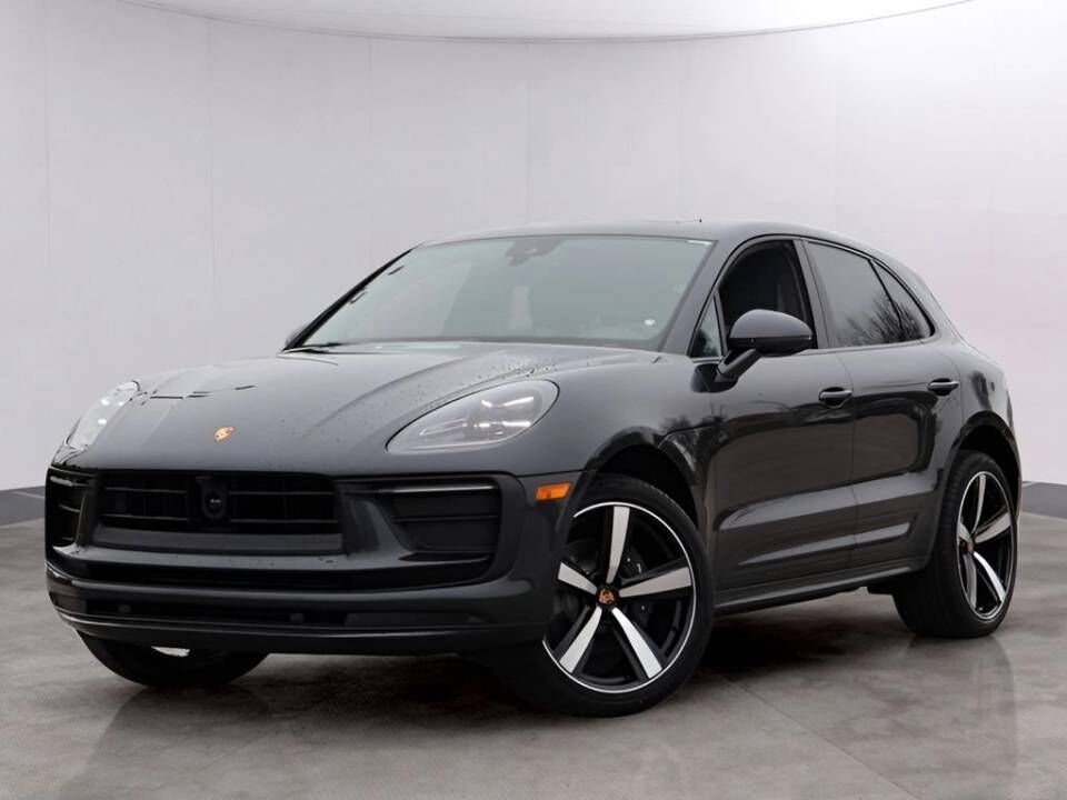 2026 PORSCHE Macan