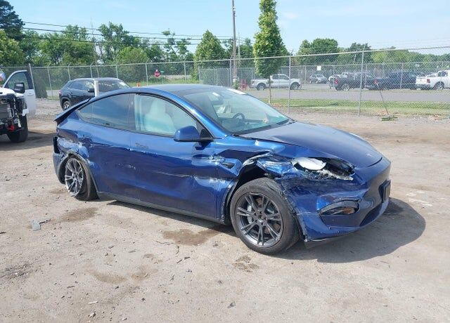 2024 TESLA Model Y