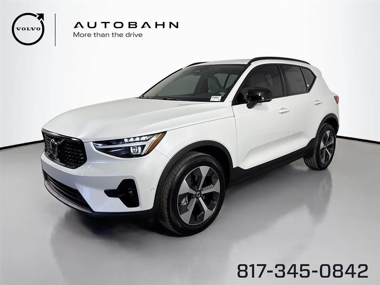 2026 VOLVO XC40