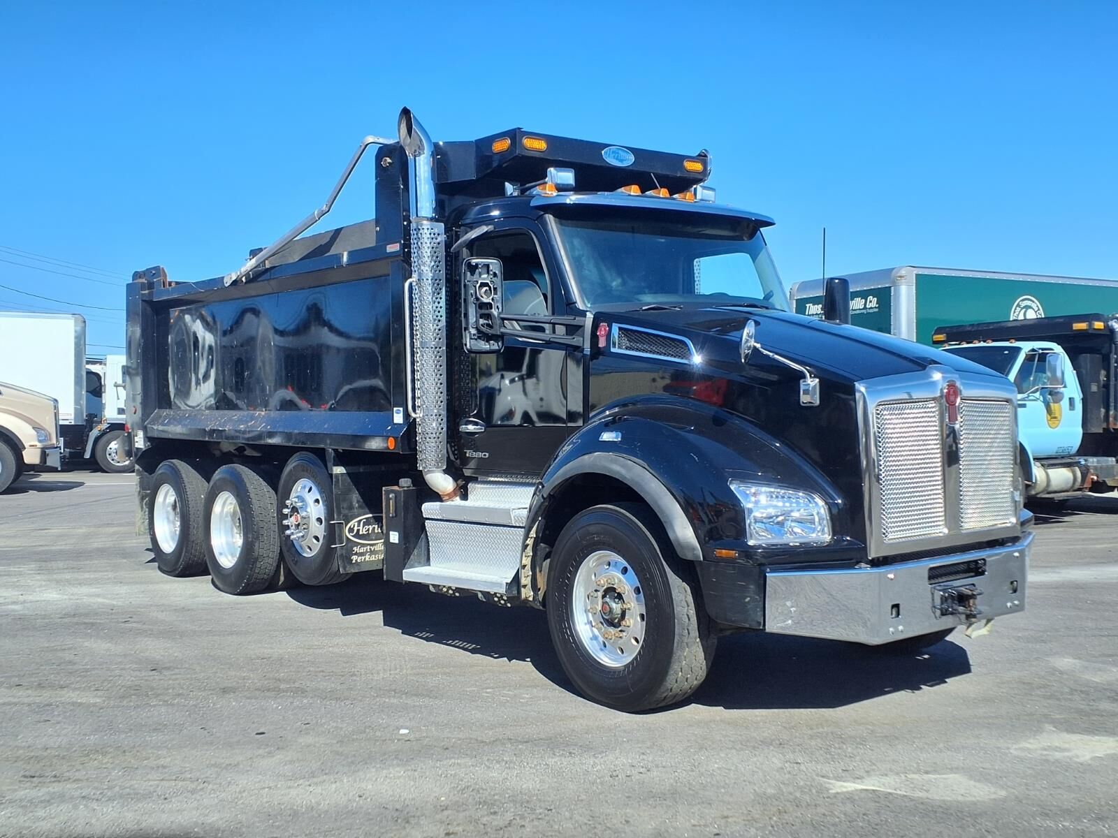 2023 KENWORTH T880