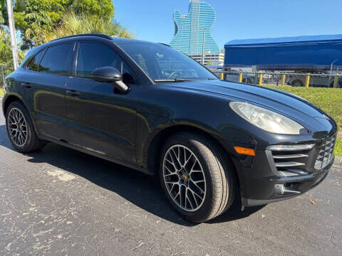 2018 PORSCHE Macan