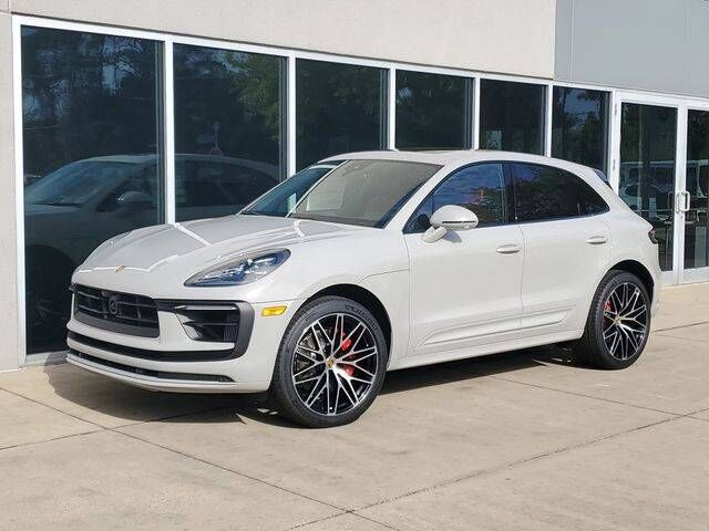 2026 PORSCHE Macan