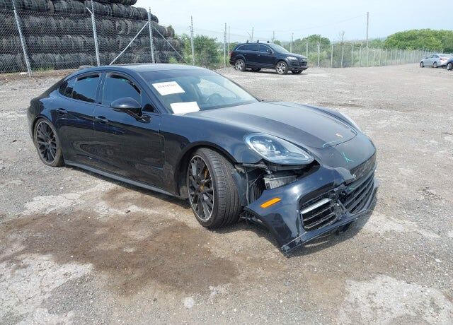 2018 PORSCHE Panamera