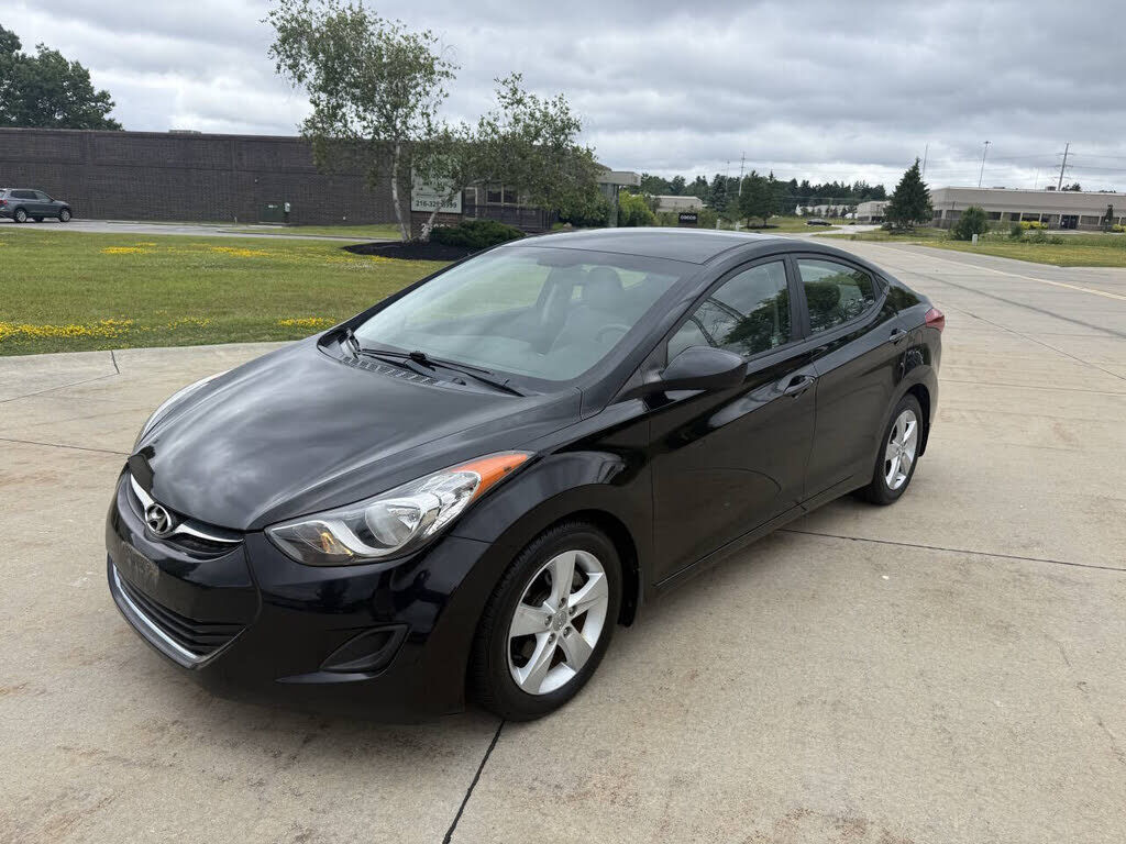 2011 HYUNDAI Elantra