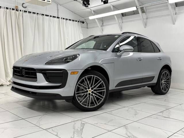 2026 PORSCHE Macan