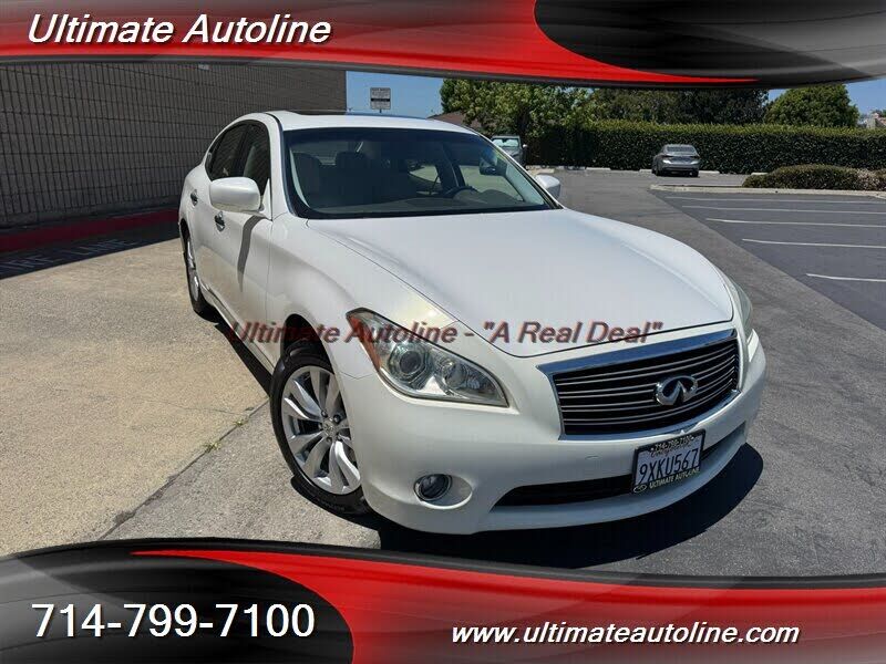 2011 INFINITI M56