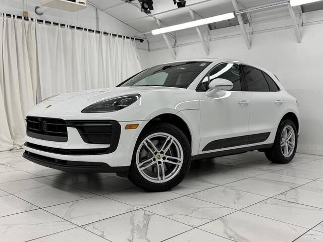 2026 PORSCHE Macan