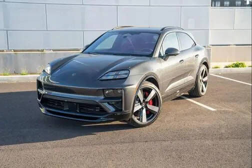 2026 PORSCHE Macan
