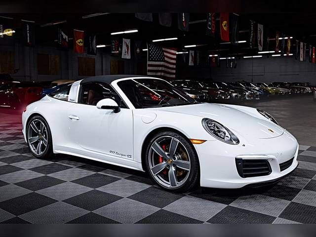 2017 PORSCHE 911