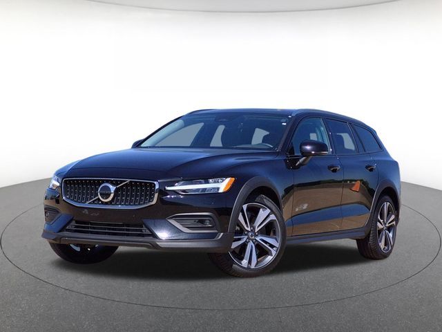 2025 VOLVO V60CC