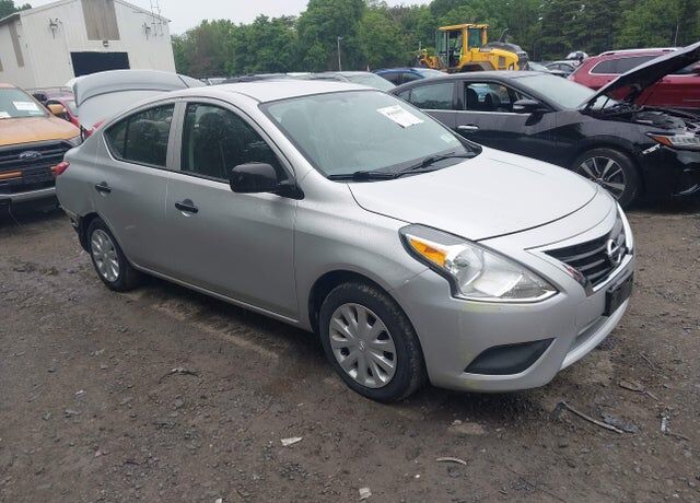 2015 NISSAN Versa